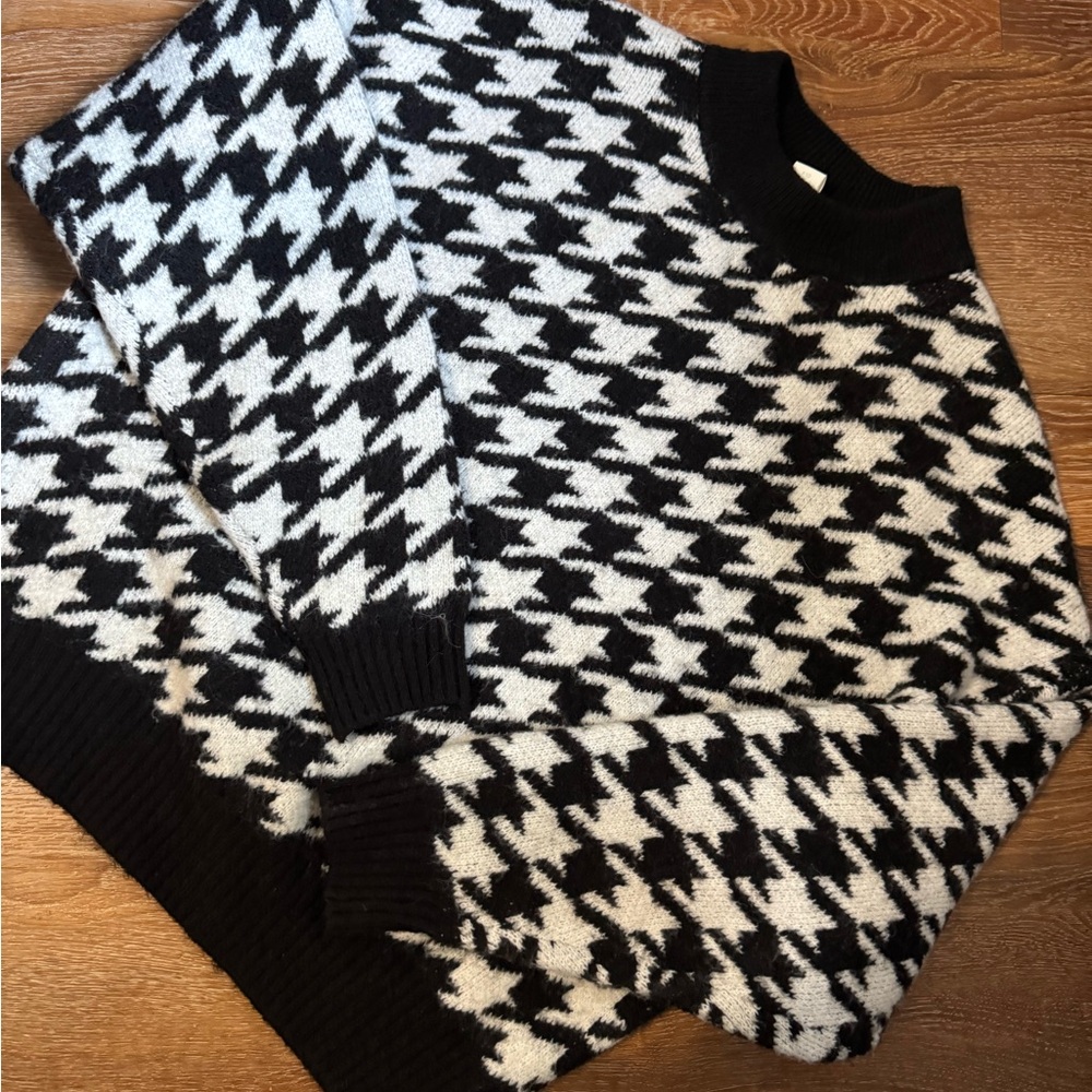 H&M Monochrome Houndstooth Sweater
